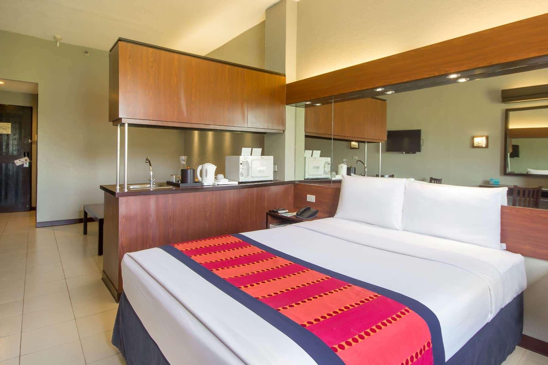 Microtel By Wyndham Eagle Ridge General Trias  Exteriör bild