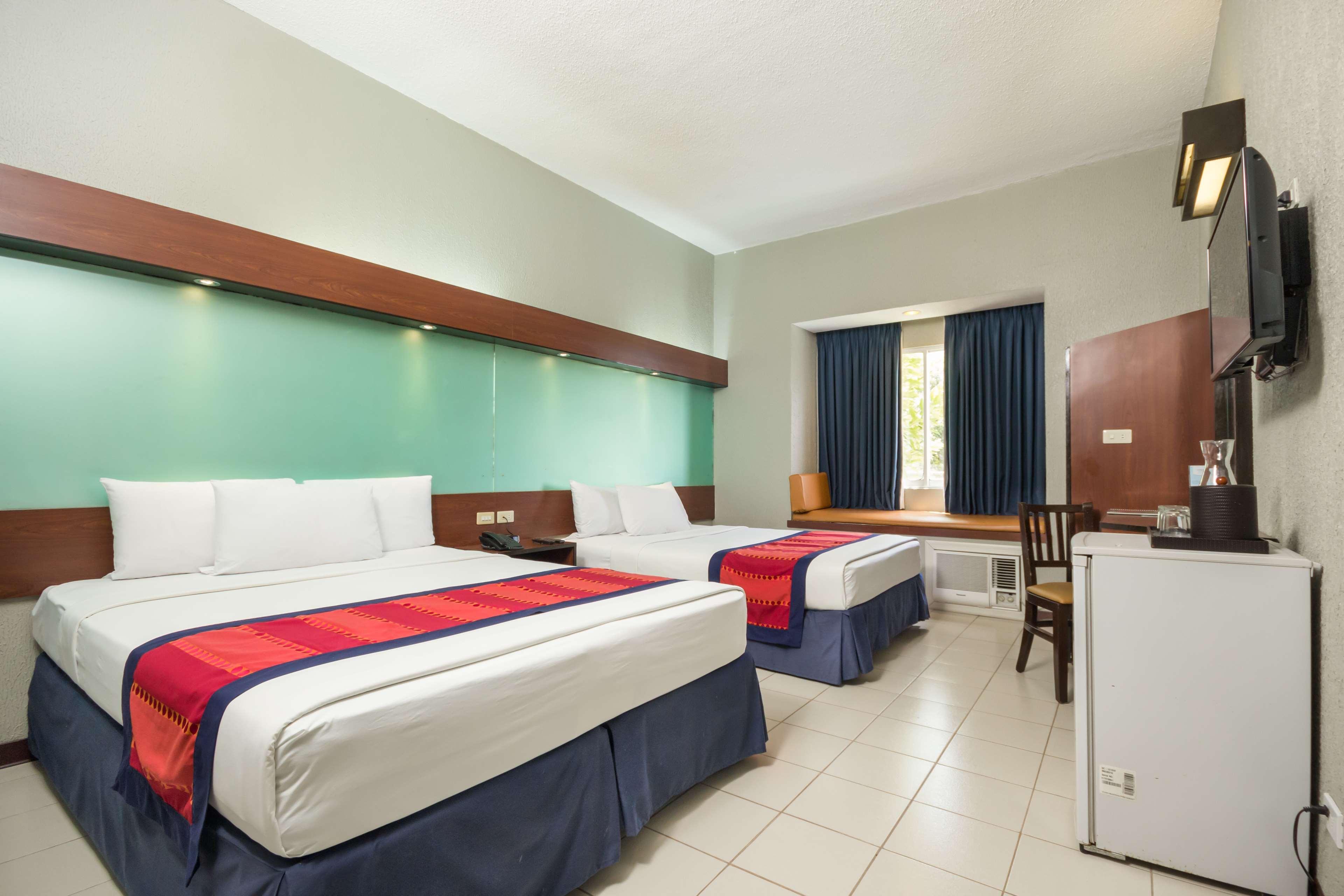 Microtel By Wyndham Eagle Ridge General Trias  Exteriör bild