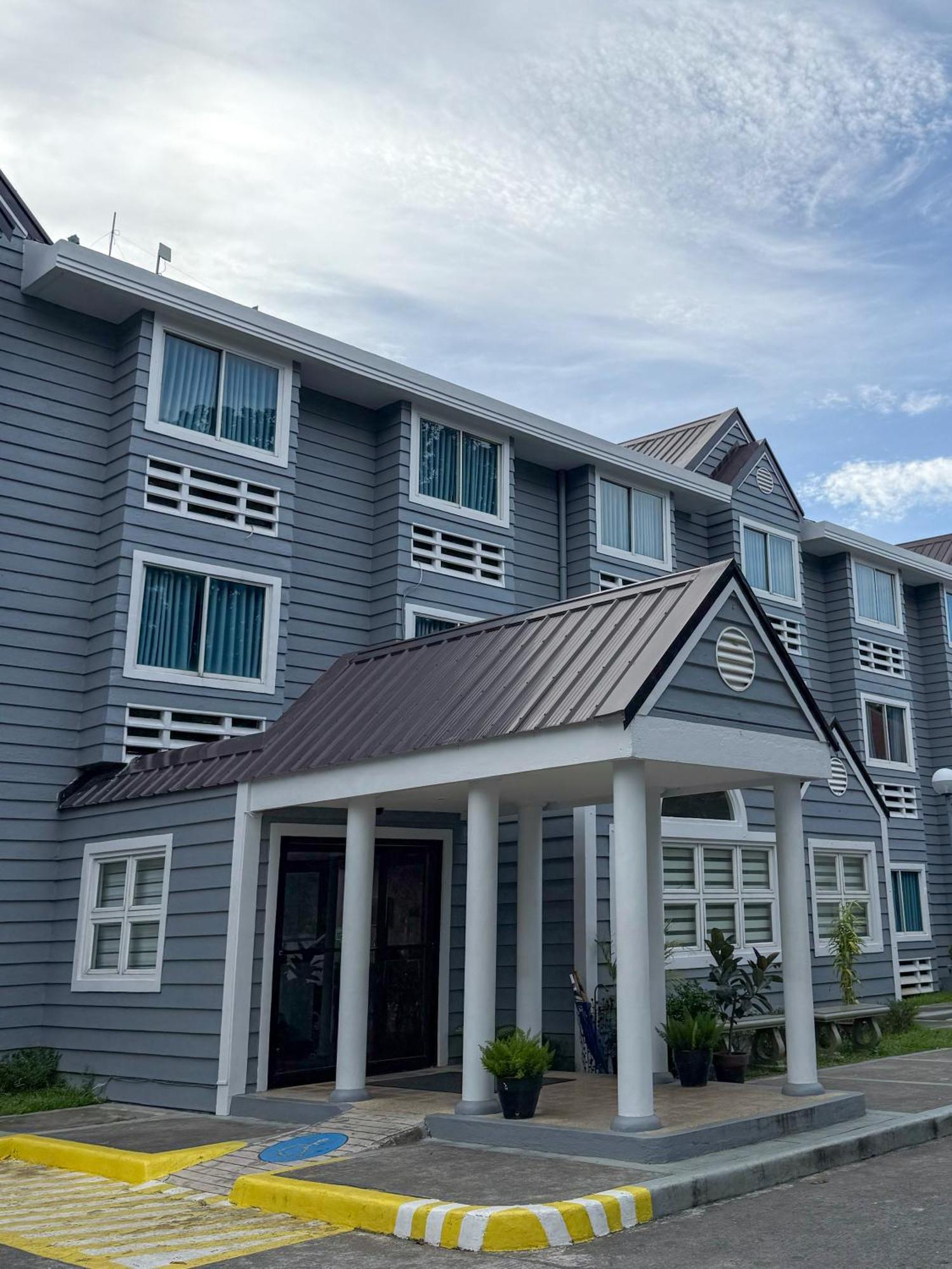 Microtel By Wyndham Eagle Ridge General Trias  Exteriör bild