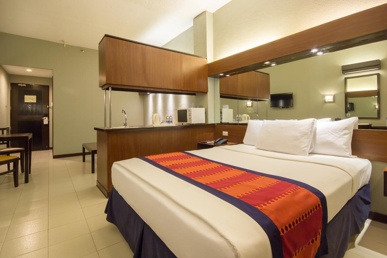 Microtel By Wyndham Eagle Ridge General Trias  Exteriör bild