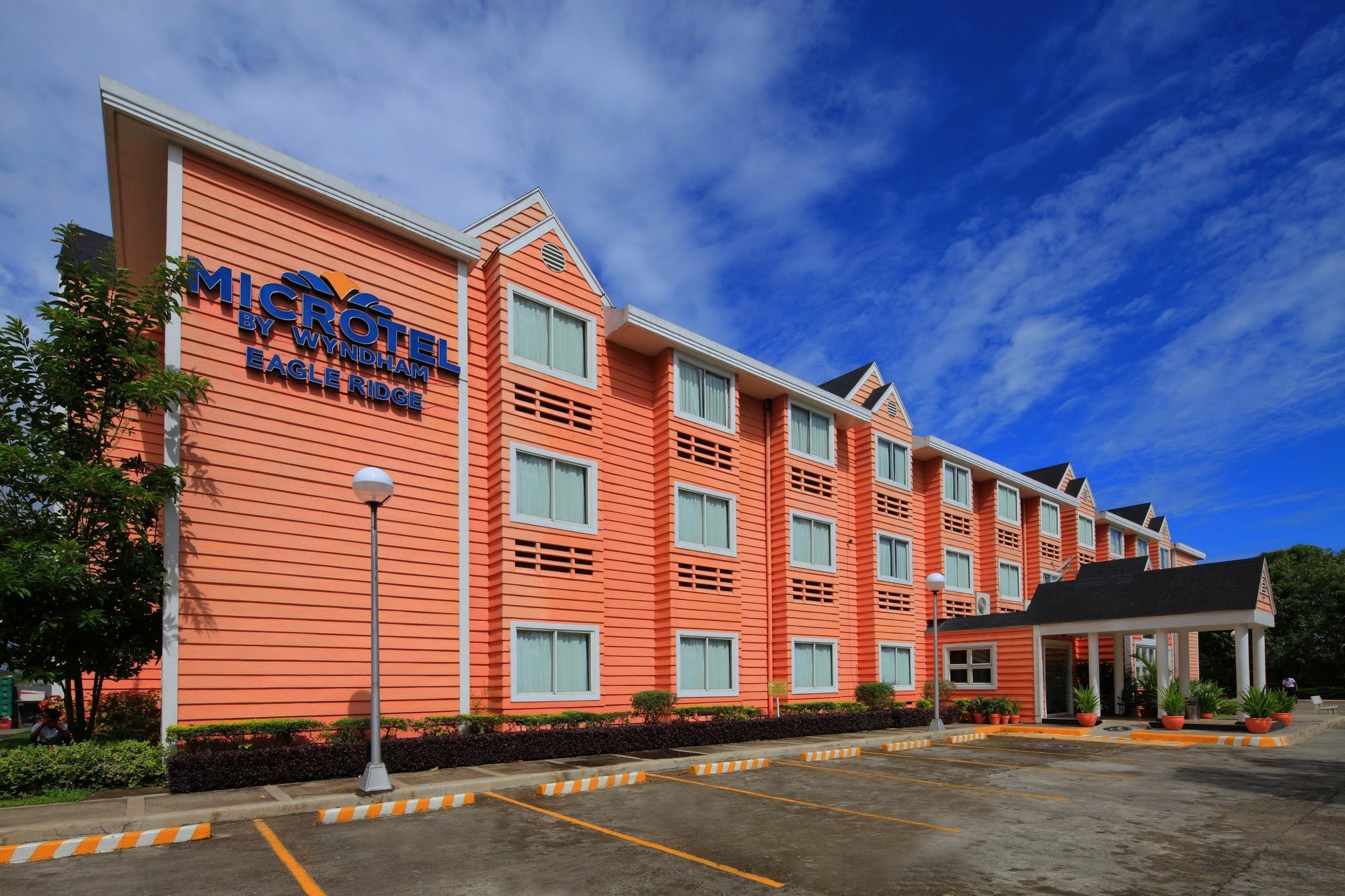 Microtel By Wyndham Eagle Ridge General Trias  Exteriör bild